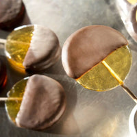 Thumbnail for Piruleta de miel bañada en chocolate negro